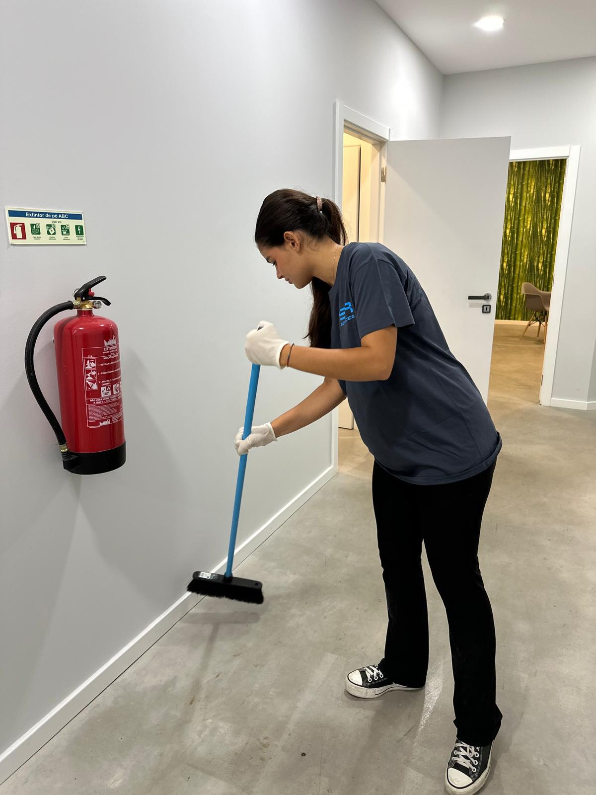 Serviço de limpeza SR Services 4