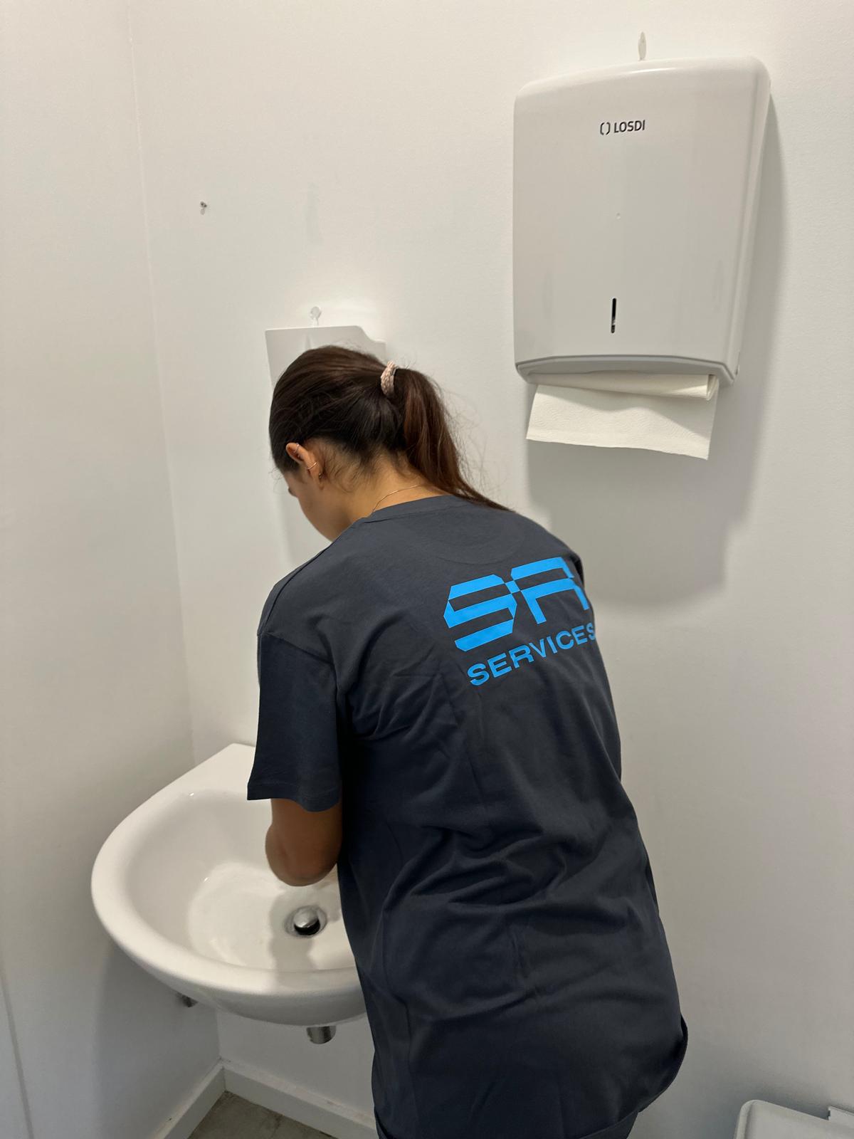 Serviço de limpeza SR Services 13