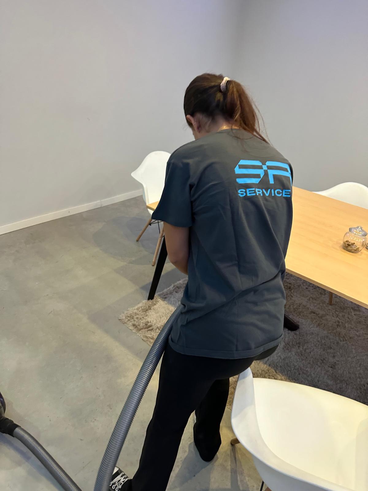 Serviço de limpeza SR Services 16